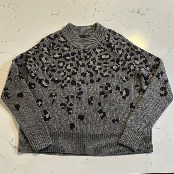 Rag & Bone - Grey Leopard Print Wool Blend Sweater
Sz S - Picture 3 of 13